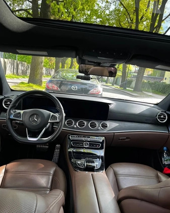 Mercedes-Benz Klasa E cena 210000 przebieg: 73000, rok produkcji 2017 z Warszawa małe 137